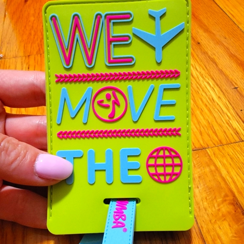 Zumba Fitness We Move the World Luggage tag (1)